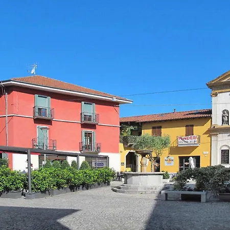 Appartamento Casa Claudine Nel Centro Di Intra
